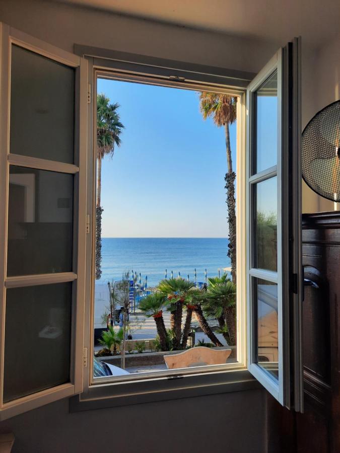 Finestre Sul Mare Villa San Lorenzo al Mare Bilik gambar